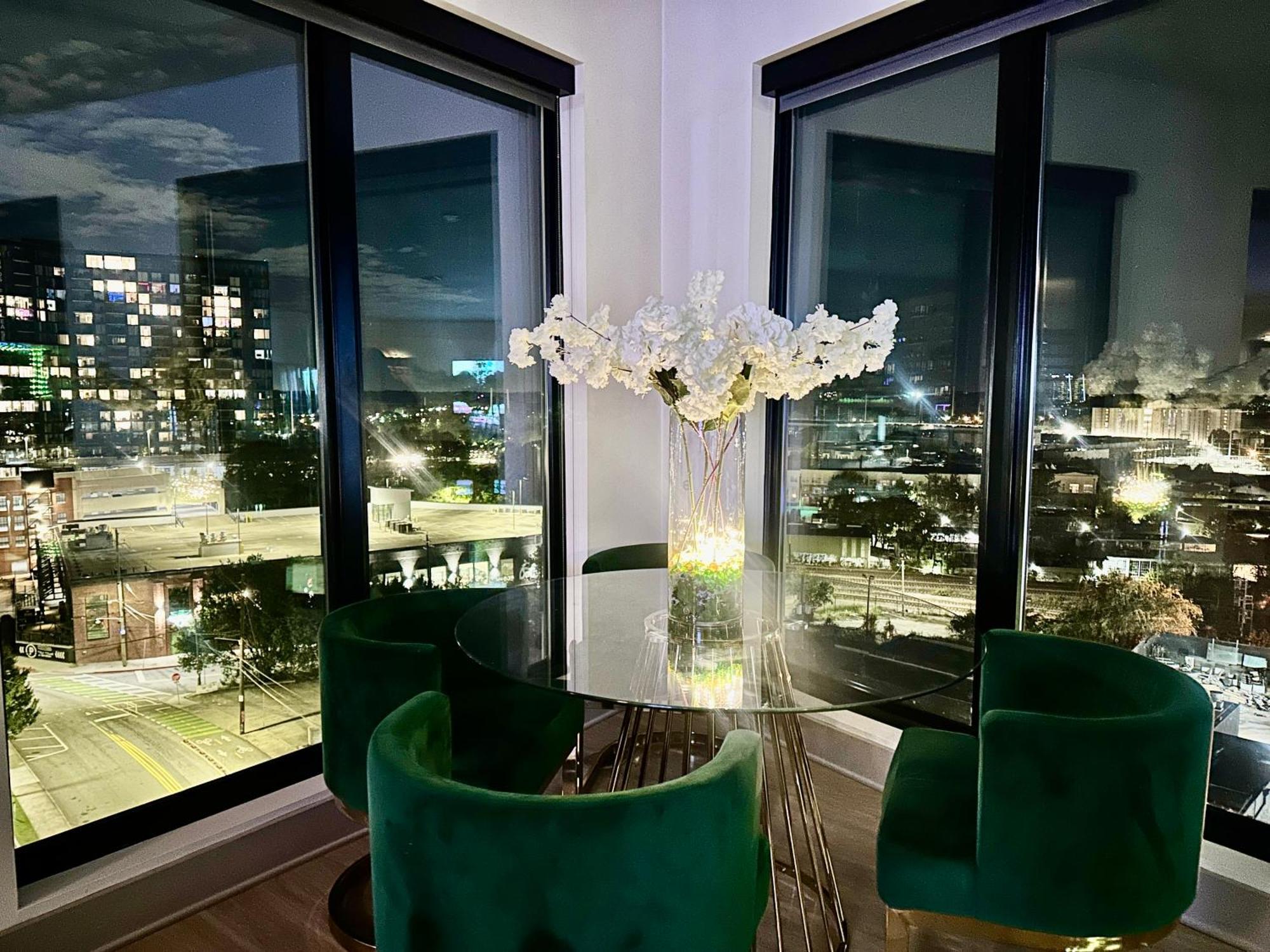 Апартаменты Modern Luxury At The Interlock Атланта Экстерьер фото
