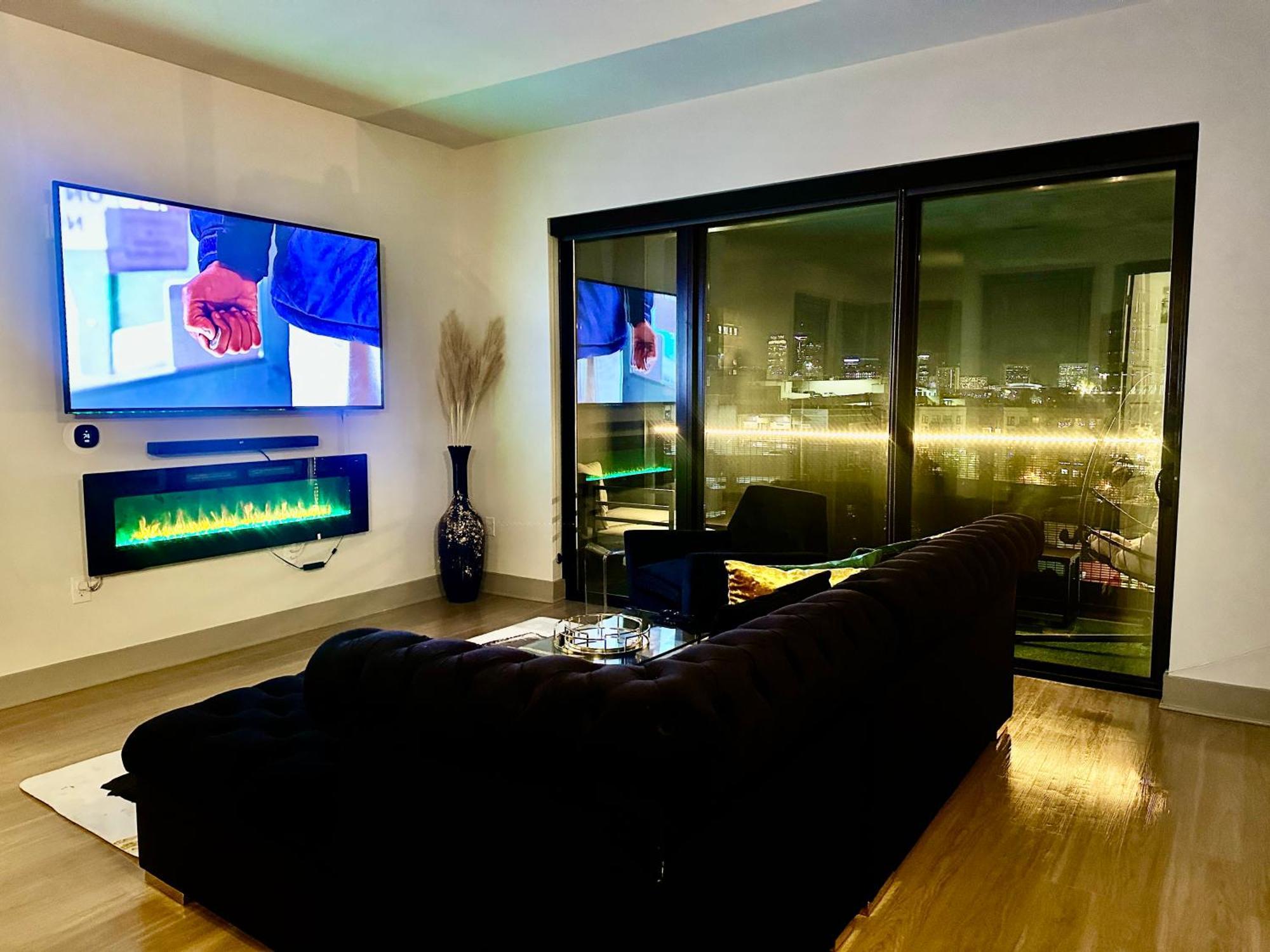 Апартаменты Modern Luxury At The Interlock Атланта Экстерьер фото