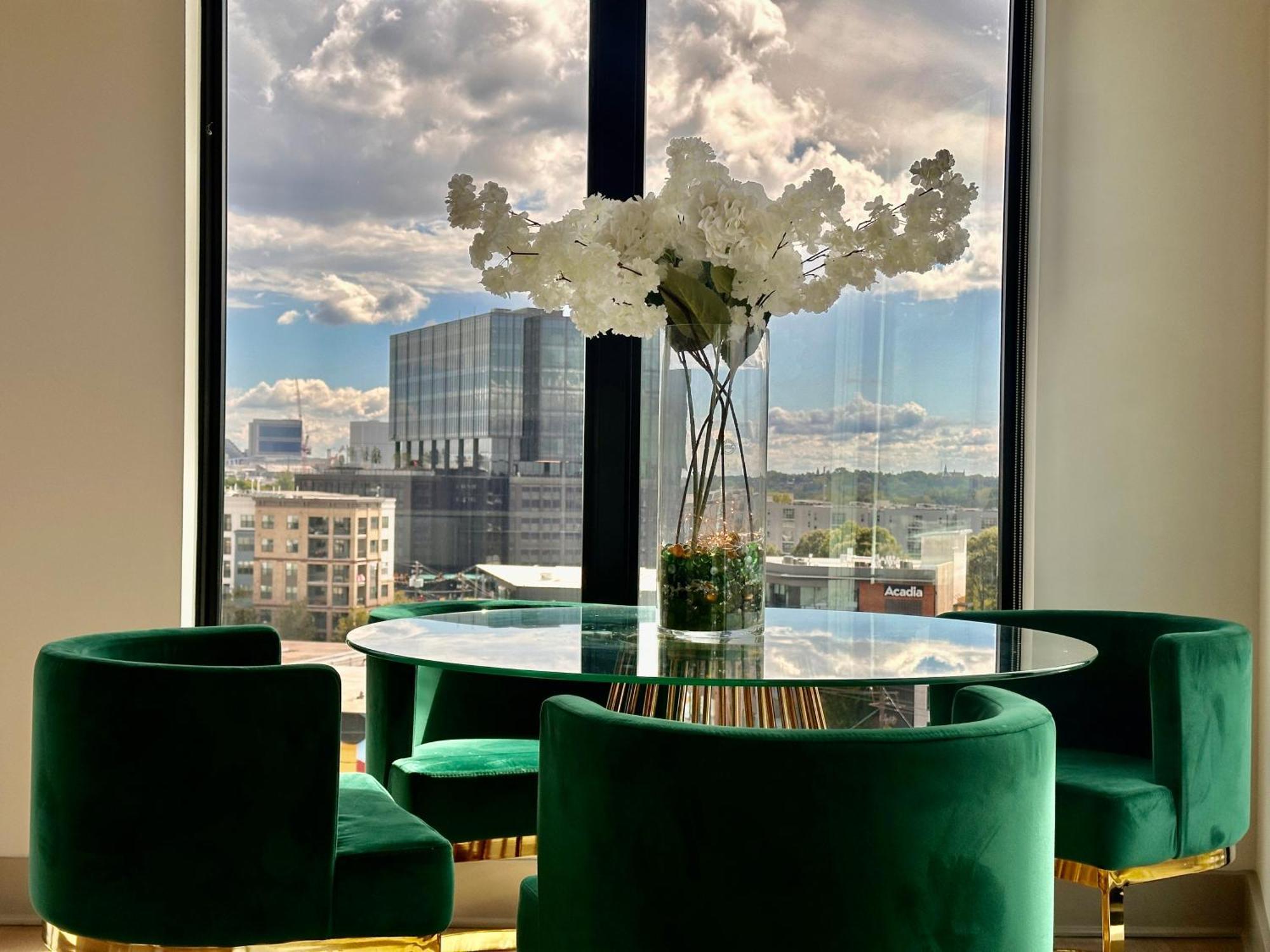 Апартаменты Modern Luxury At The Interlock Атланта Экстерьер фото