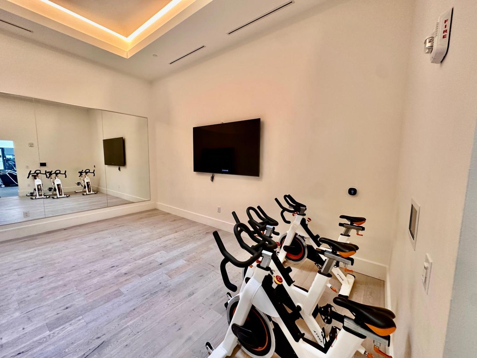 Апартаменты Modern Luxury At The Interlock Атланта Экстерьер фото